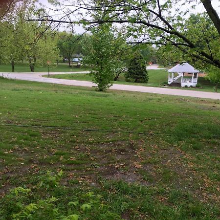 Attwood House Bed And Breakfast Near Manhattan, Ks Randolph エクステリア 写真