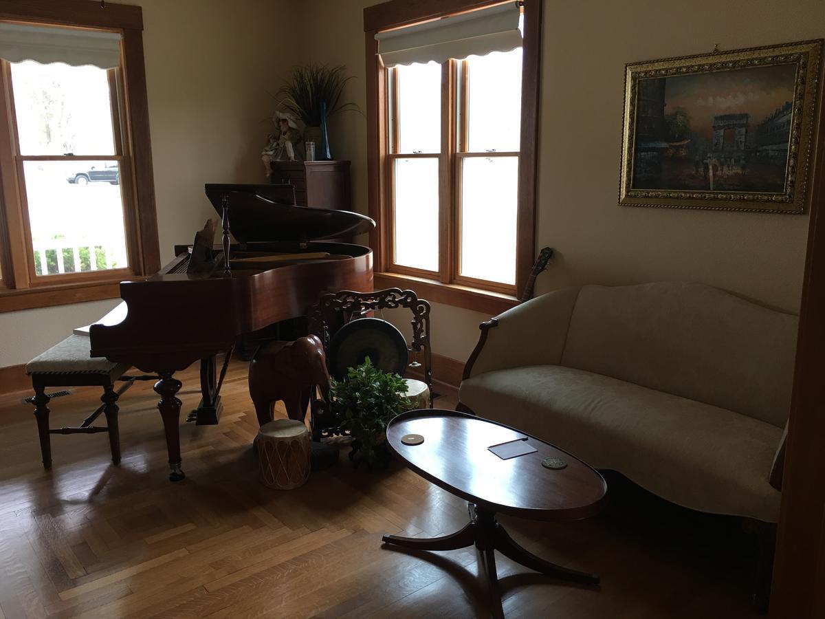 Attwood House Bed And Breakfast Near Manhattan, Ks Randolph エクステリア 写真