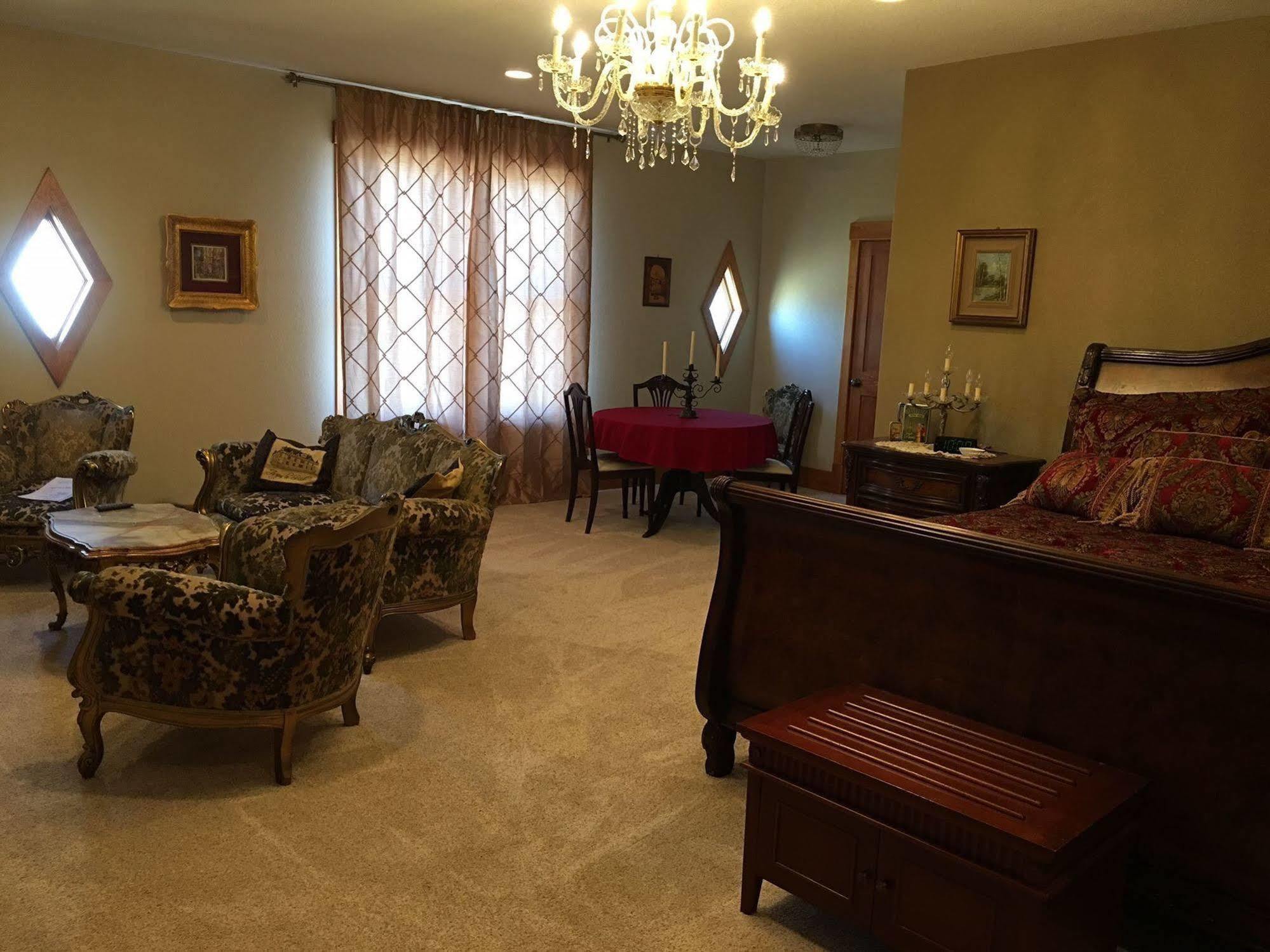 Attwood House Bed And Breakfast Near Manhattan, Ks Randolph エクステリア 写真